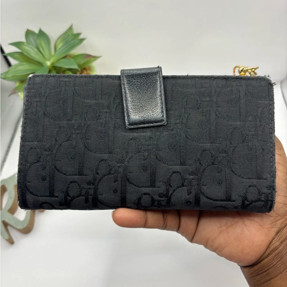 Elegant Christian Dior Wallet on Chain - Picture 5 of 14